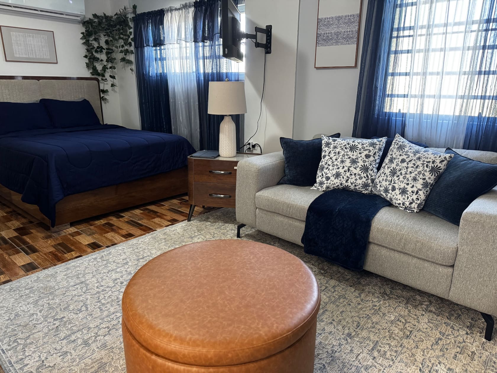 King bedroom with sitting area